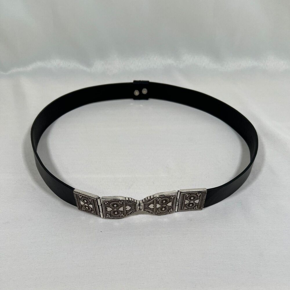 Chico’s Black Leather Adjustable Belt with Etched Silvertone Hook Buckle Sz S/M - Picture 2 of 8